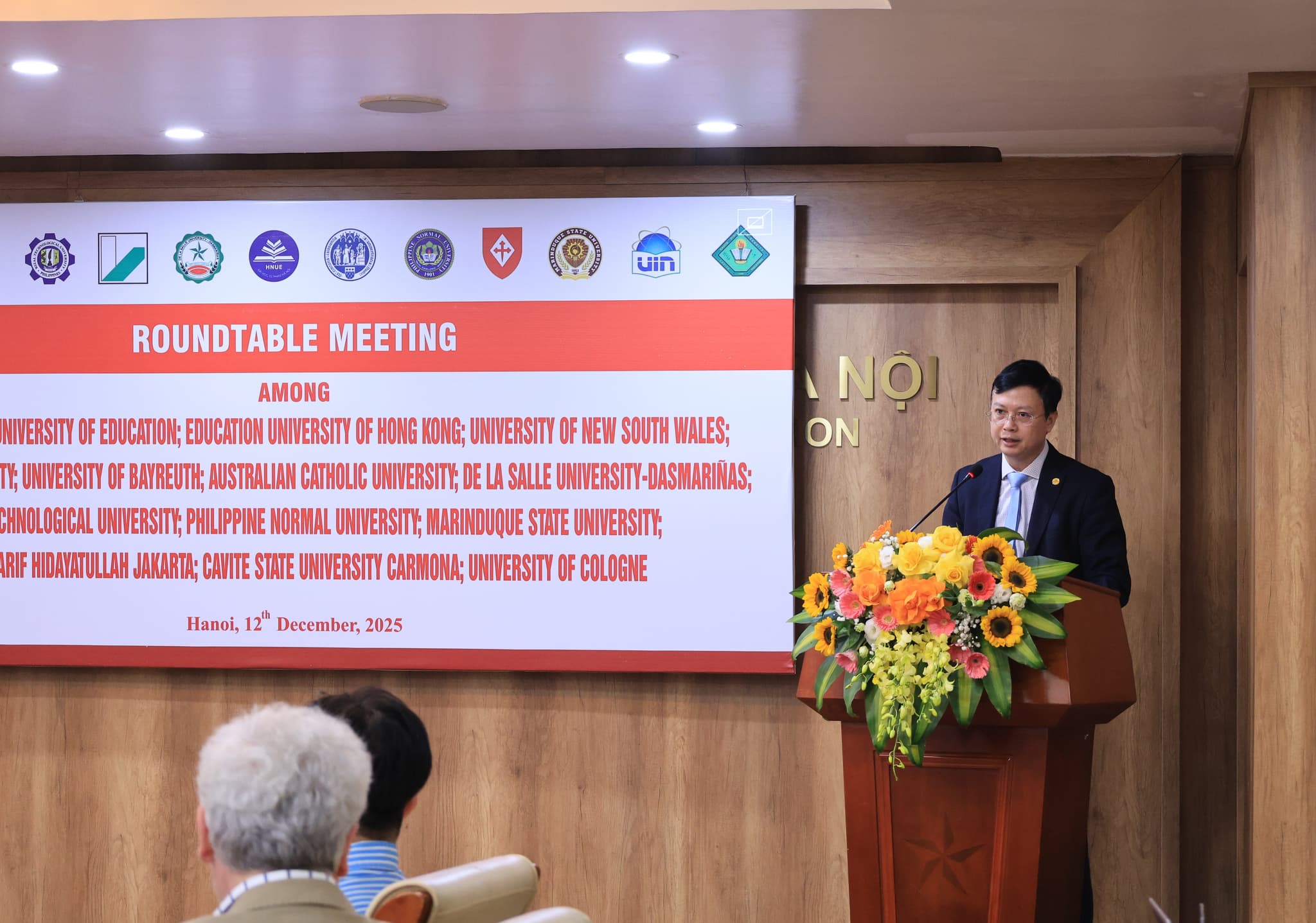 Gặp gỡ đối tác quốc tế (Roundtable Meeting) trong khuôn khổ Hội thảo ILITE4 tại Trường Đại học Sư phạm Hà Nội