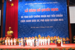 Chúc mừng 17 Nhà giáo của Trường Đại học Sư phạm Hà Nội được trao giấy chứng nhận đạt tiêu chuẩn chức danh giáo sư, phó giáo sư năm 2015