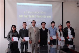 LỄ TRAO HỌC BỔNG QUỸ PHÁT TRIỂN SỬ HỌC VIỆT NAM NĂM 2017