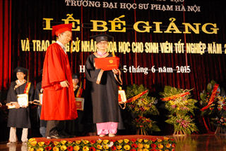 Lễ bế giảng và trao bằng cử nhân khoa học cho sinh viên tốt nghiệp năm 2015