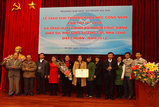 Lễ trao giải thưởng Khoa học Công nghệ trường ĐHSP Hà Nội năm 2013