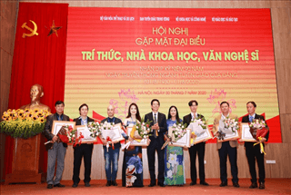 Trường Đại học Sư phạm Hà Nội tham dự Hội nghị “ Gặp mặt đại biểu trí thức, nhà khoa học và văn nghệ sĩ” nhân kỷ niệm 90 năm Ngày truyền thống Ngành Tuyên giáo của Đảng