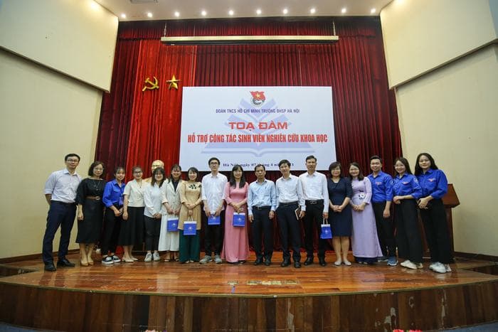 Tọa đàm hỗ trợ sinh viên nghiên cứu khoa học