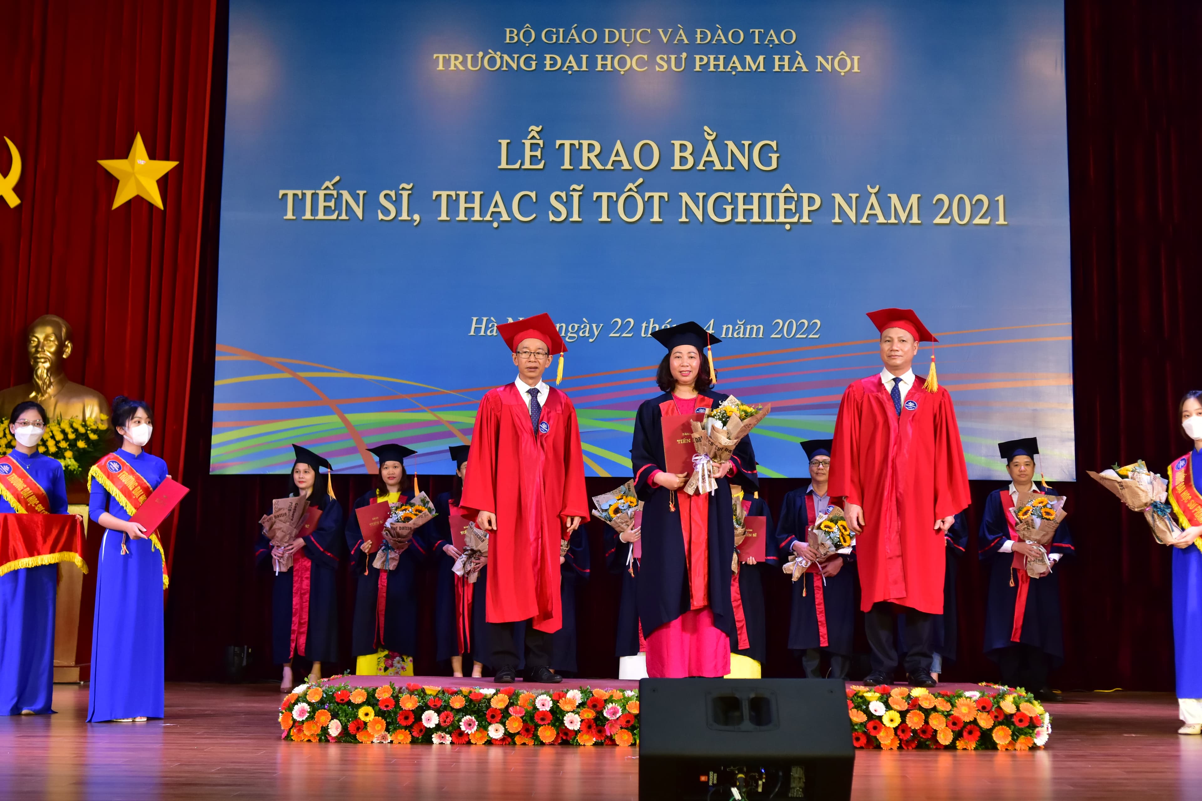 Lễ trao bằng tiến sĩ, thạc sĩ tốt nghiệp năm 2021 Trường Đại học Sư phạm Hà Nội: Be a better me at HNUE!