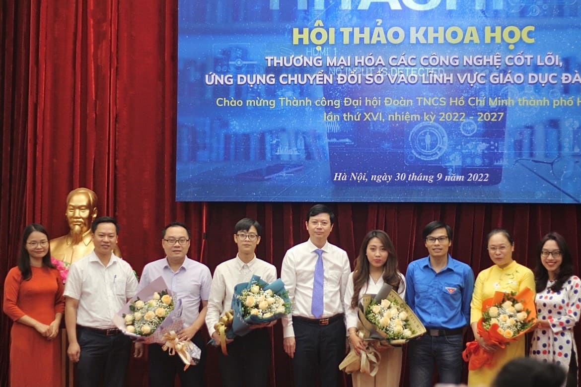 HỘI THẢO KHOA HỌC “THƯƠNG MẠI HÓA CÁC CÔNG NGHỆ CỐT LÕI, ỨNG DỤNG CHUYỂN ĐỔI SỐ VÀO LĨNH VỰC GIÁO DỤC ĐÀO TẠO”