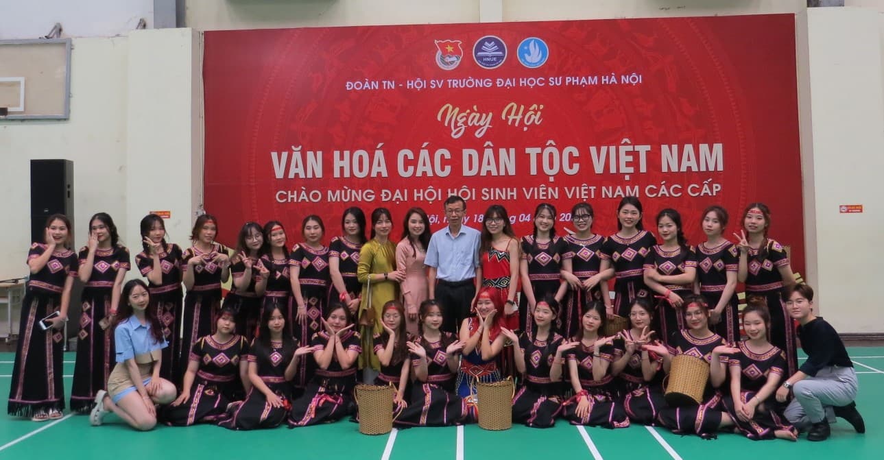 Đoàn Thanh niên - Hội Sinh viên Trường Đại học Sư phạm Hà Nội tổ chức "Ngày hội văn hóa các dân tộc Việt Nam"