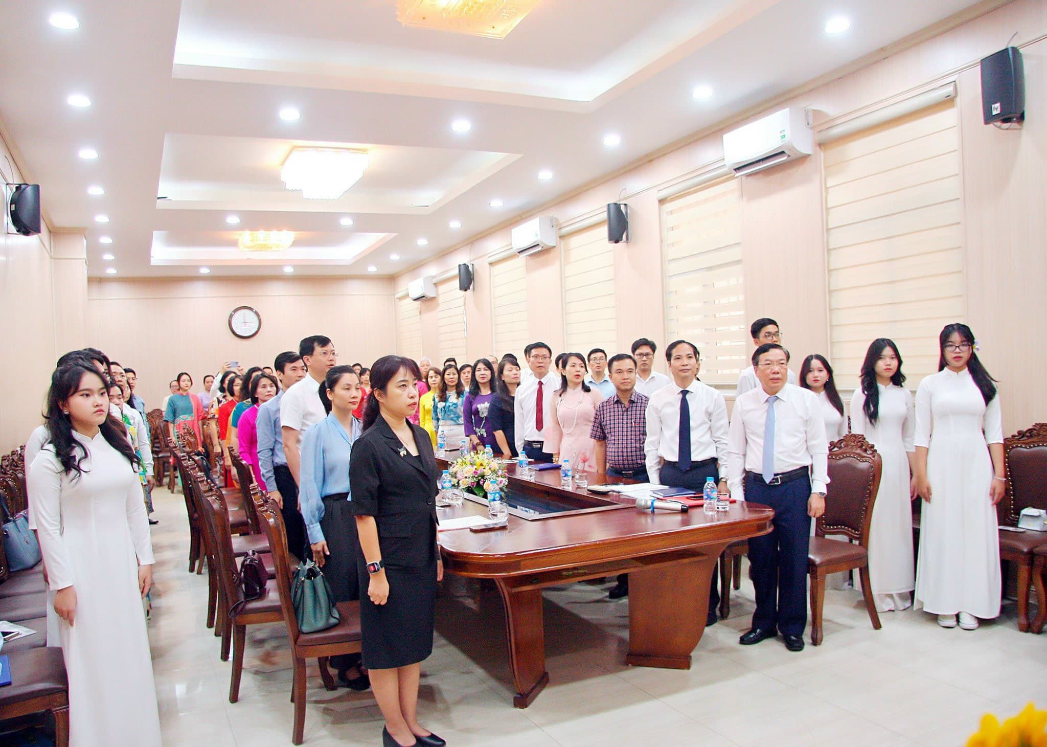 8 HỌC SINH XUẤT SẮC CỦA TRƯỜNG ĐẠI HỌC SƯ PHẠM HÀ NỘI VINH DỰ ĐƯỢC KẾT NẠP ĐẢNG NHÂN DỊP KỶ NIỆM 134 NĂM NGÀY SINH CHỦ TỊCH HỒ CHÍ MINH