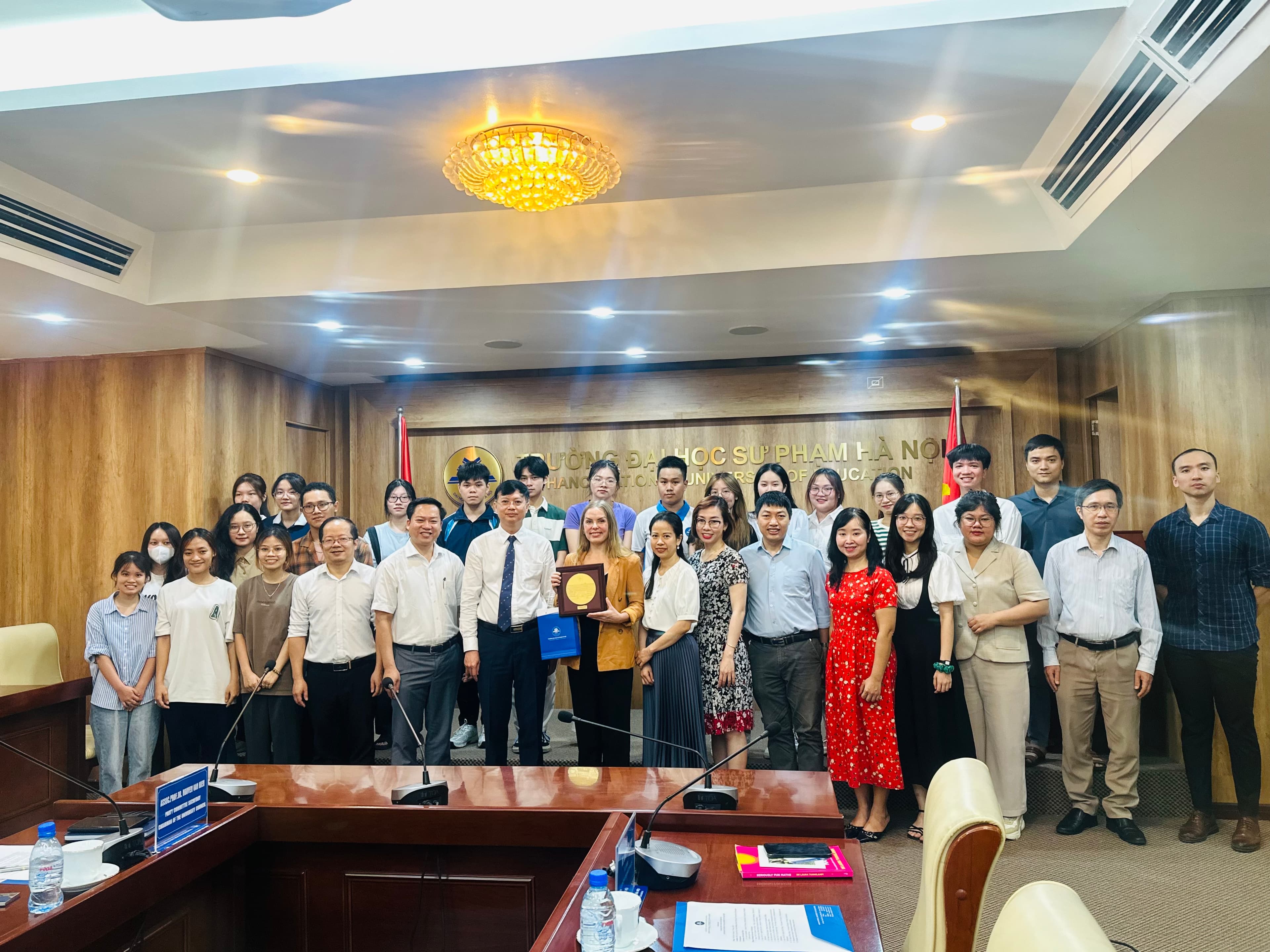 Seminar Toán học với chủ đề “Kết nối và duy trì sự tương tác với học sinh trong các tiết dạy Toán học” tại Trường Đại học Sư phạm Hà Nội.