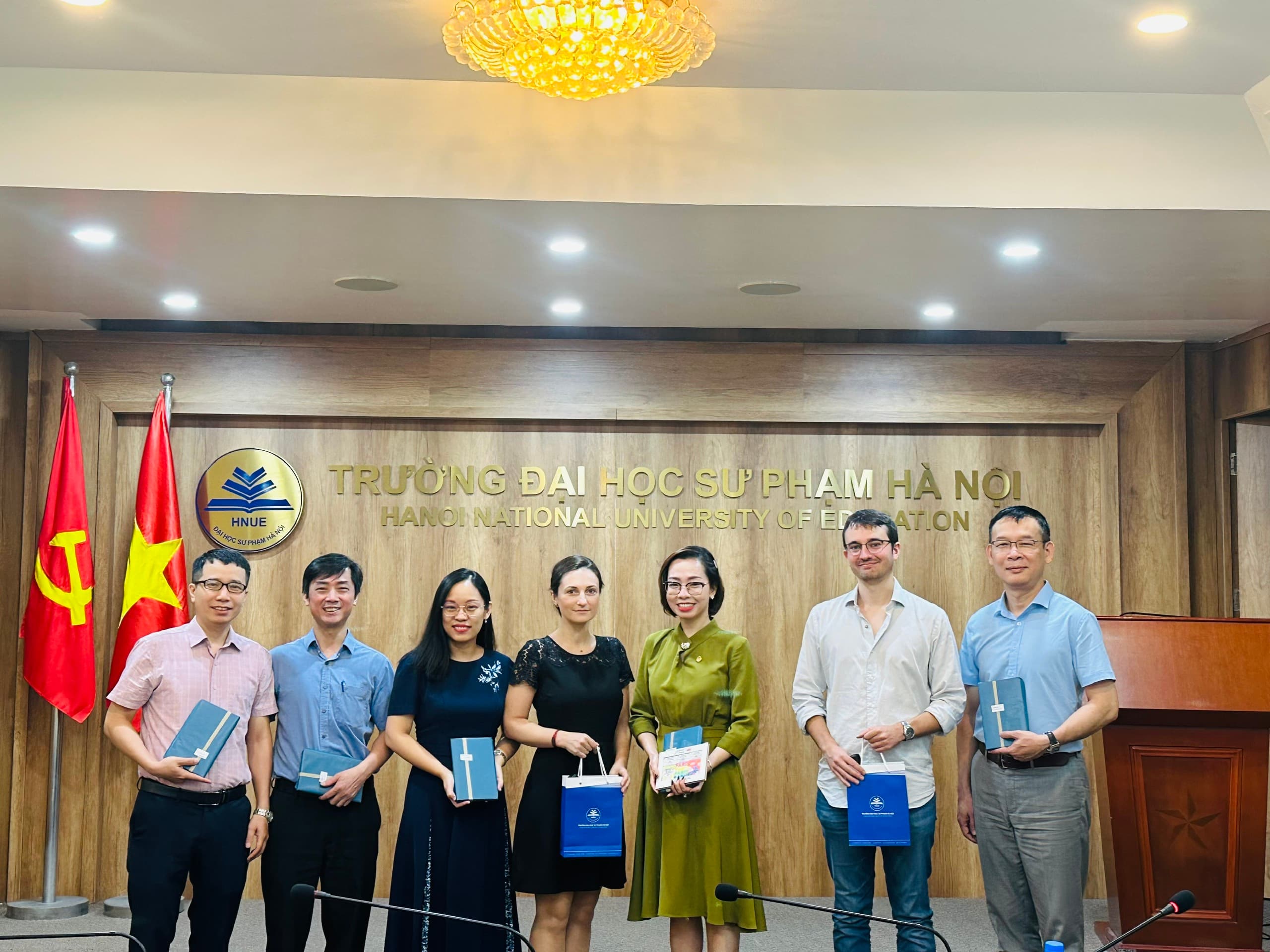 TRƯỜNG ĐẠI HỌC SƯ PHẠM HÀ NỘI ĐÓN TIẾP VÀ LÀM VIỆC VỚI ĐẠI DIỆN ĐẠI HỌC STRASBOURG (PHÁP)