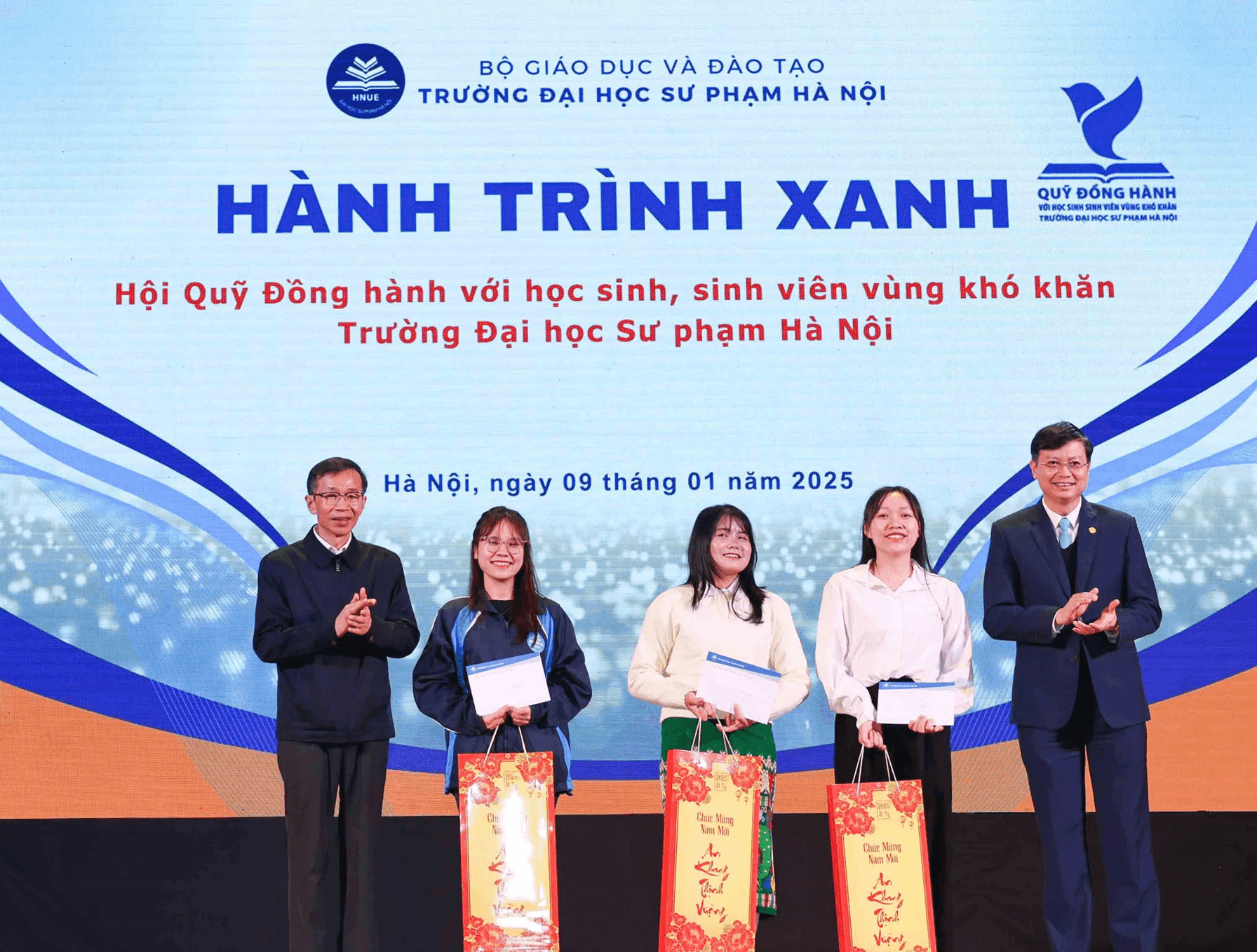 Hành trình Xanh – Hội Quỹ Đồng hành với học sinh, sinh viên Trường Đại học Sư phạm Hà Nội