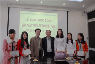 Lễ trao Học bổng Quỹ Phát triển sử học Việt Nam năm học 2015 – 2016