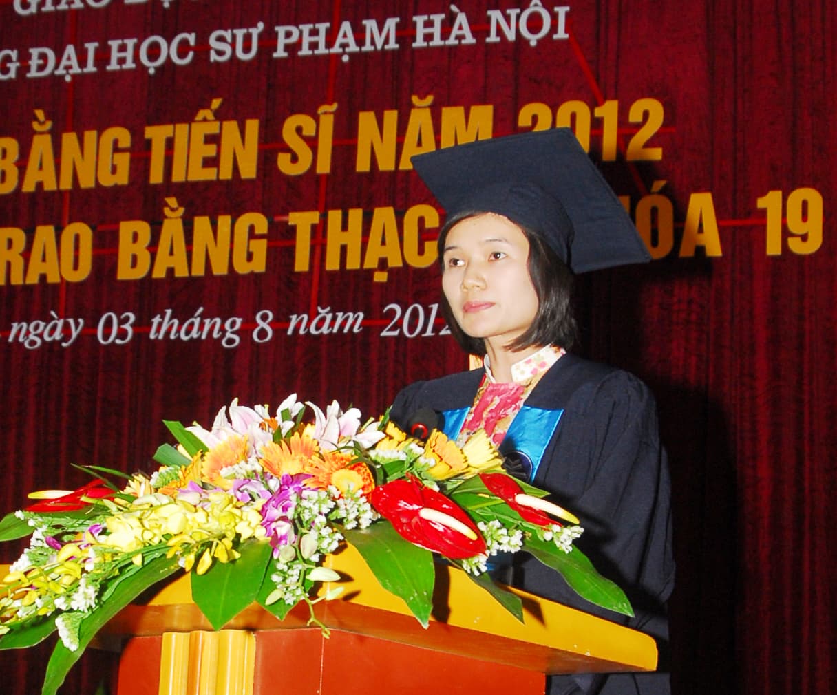 LỄ TRAO BẰNG TIẾN SĨ NĂM 2012 - BẾ GIẢNG VÀ TRAO BẰNG THẠC SĨ KHÓA 19