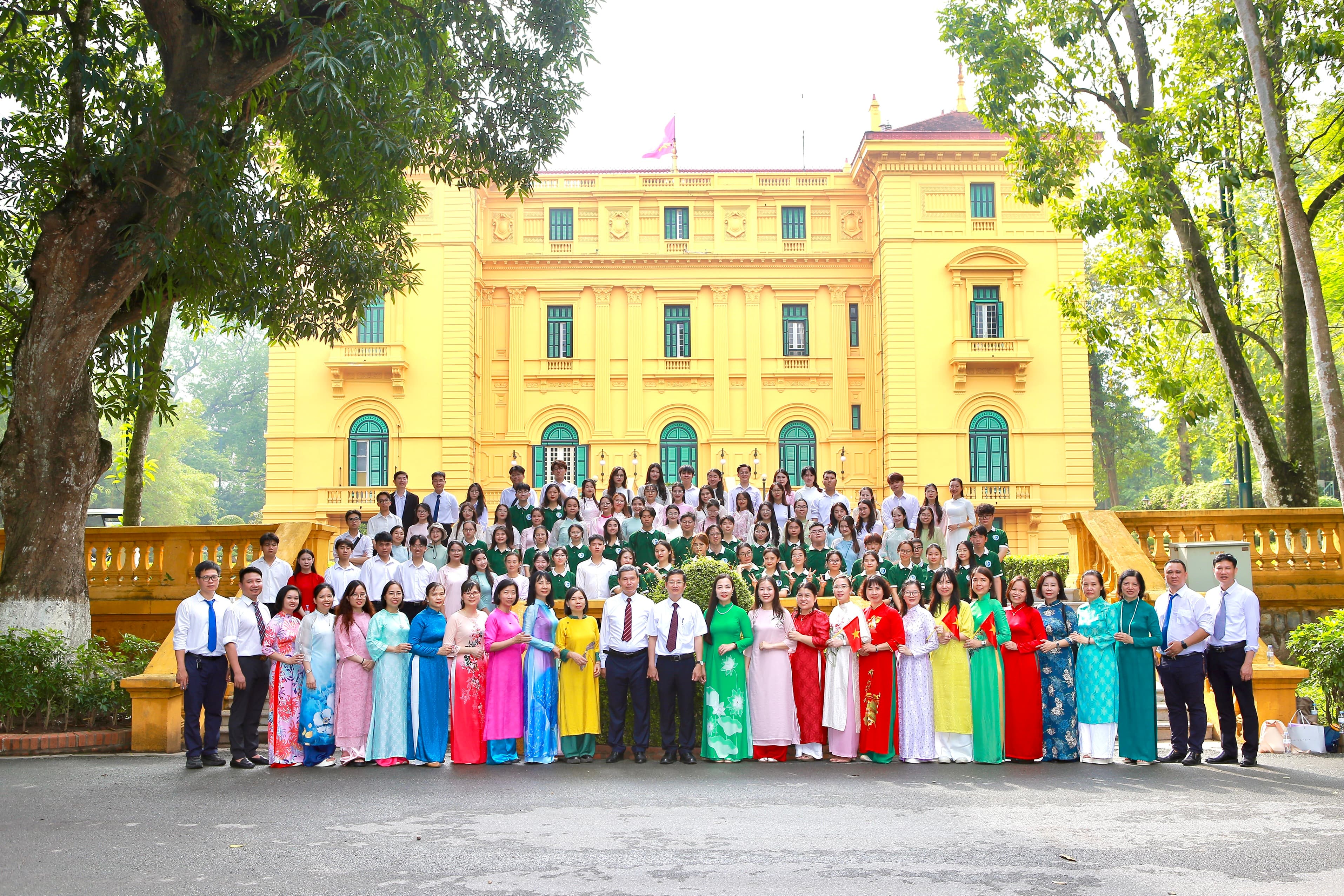 LỄ BÁO CÔNG DÂNG BÁC CỦA THẦY VÀ TRÒ KHOA SINH HỌC, TRƯỜNG ĐẠI HỌC SƯ PHẠM HÀ NỘI
