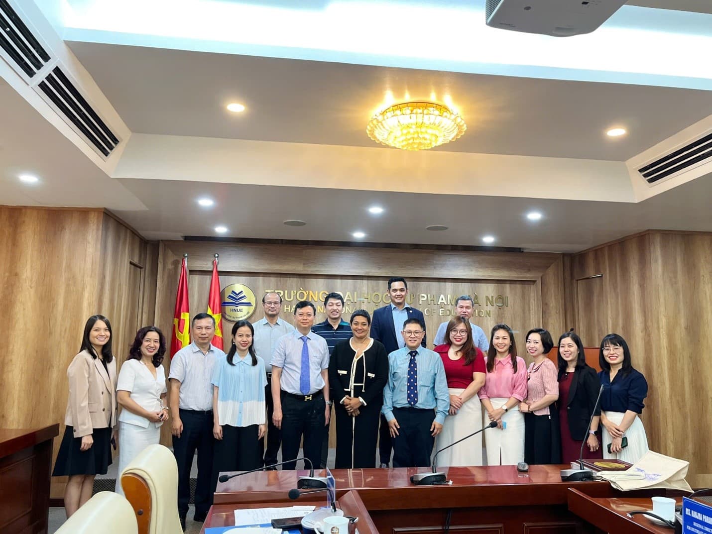Trường Đại học Sư phạm Hà Nội tiếp đón và làm việc với Đại học Cambridge (Vương Quốc Anh)