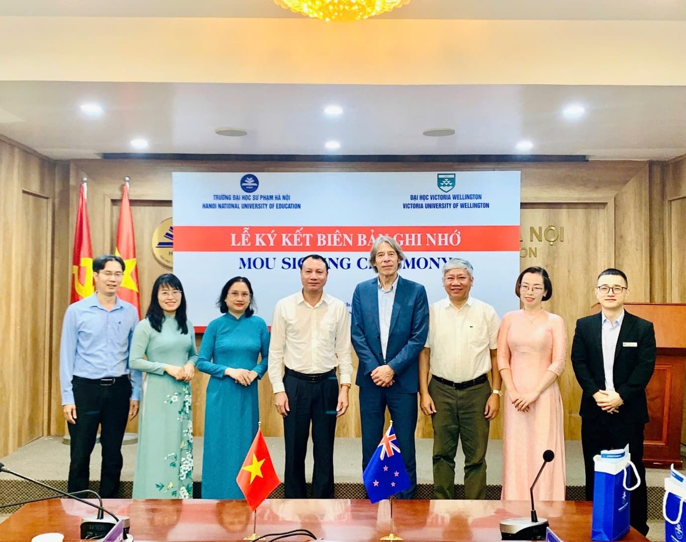 LỄ KÝ KẾT BIÊN BẢN GHI NHỚ HỢP TÁC GIỮA TRƯỜNG ĐẠI HỌC SƯ PHẠM HÀ NỘI VÀ ĐẠI HỌC VICTORIA WELLINGTON (NEW ZEALAND)
