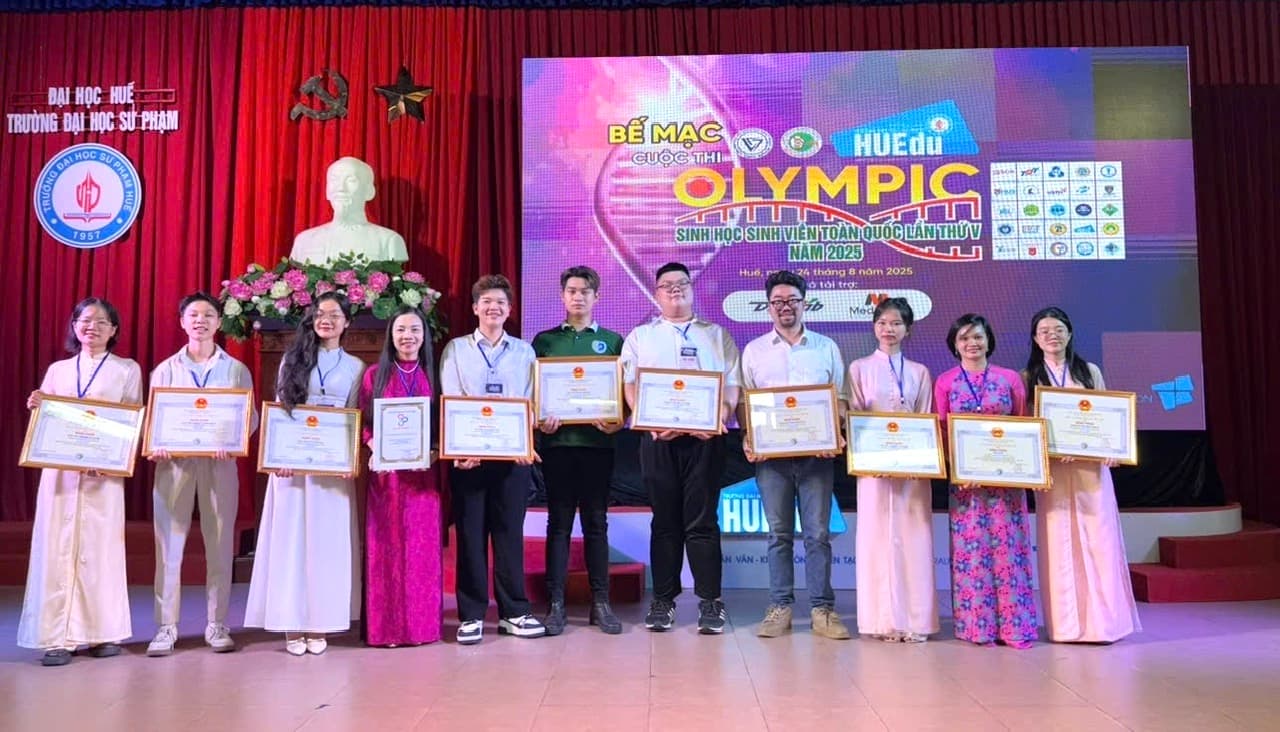 ĐỘI TUYỂN SINH VIÊN TRƯỜNG ĐẠI HỌC SƯ PHẠM HÀ NỘI TIẾP TỤC GIỮ VỊ TRÍ XUẤT SẮC TẠI OLYMPIC SINH HỌC SINH VIÊN TOÀN QUỐC LẦN THỨ V TỔ CHỨC TẠI THÀNH PHỐ HUẾ
