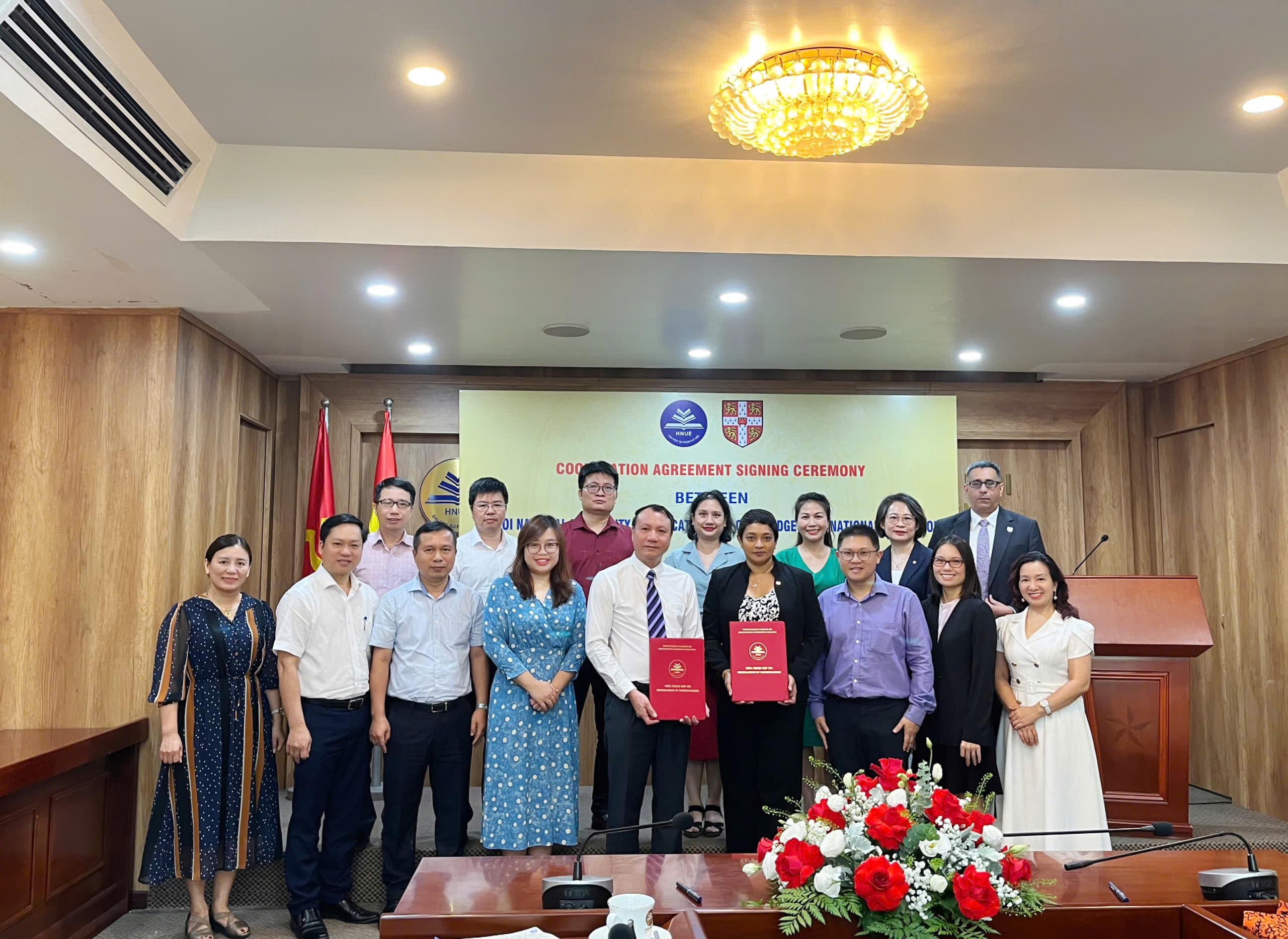 Trường Đại học Sư phạm Hà Nội ký kết Thỏa thuận hợp tác với Cambridge International Education