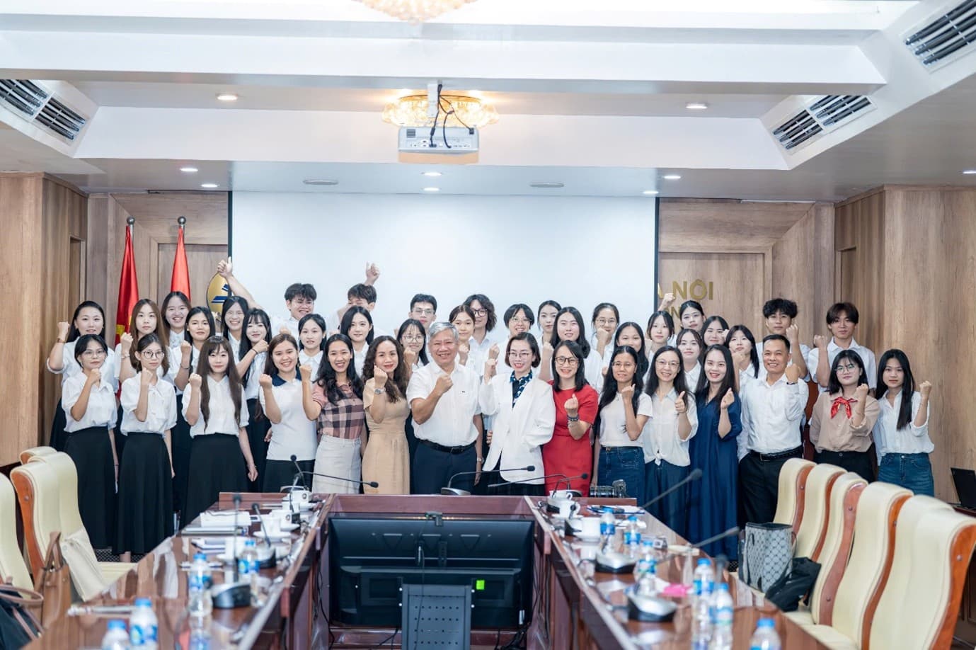 LỄ KHAI GIẢNG KHÓA BỒI DƯỠNG TIẾNG VIỆT VÀ VĂN HÓA VIỆT NAM CHO SINH VIÊN HỌC VIỆN QUẾ LÂM – TRUNG QUỐC