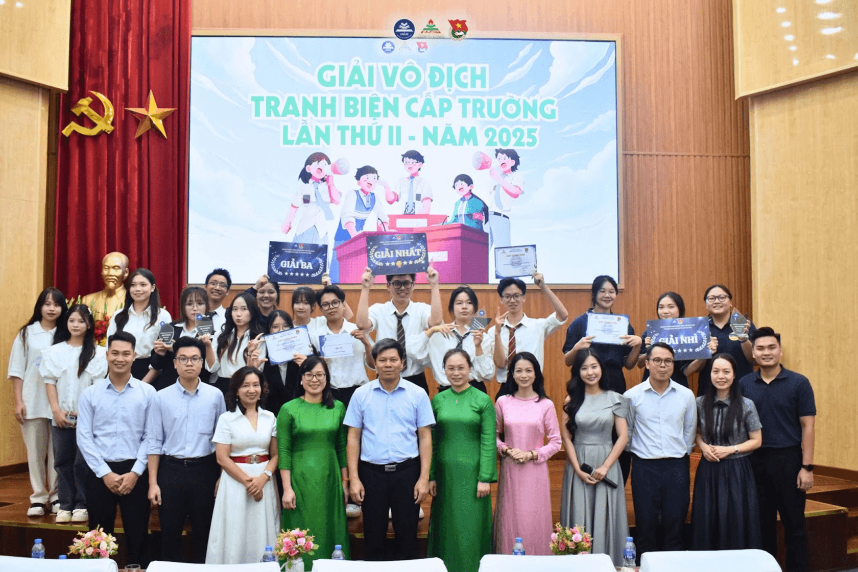 Giải vô địch Tranh biện cấp Trường Đại học Sư phạm Hà Nội lần thứ II năm 2025 khép lại đầy cảm xúc: Ngôi vị quán quân chính thức lộ diện