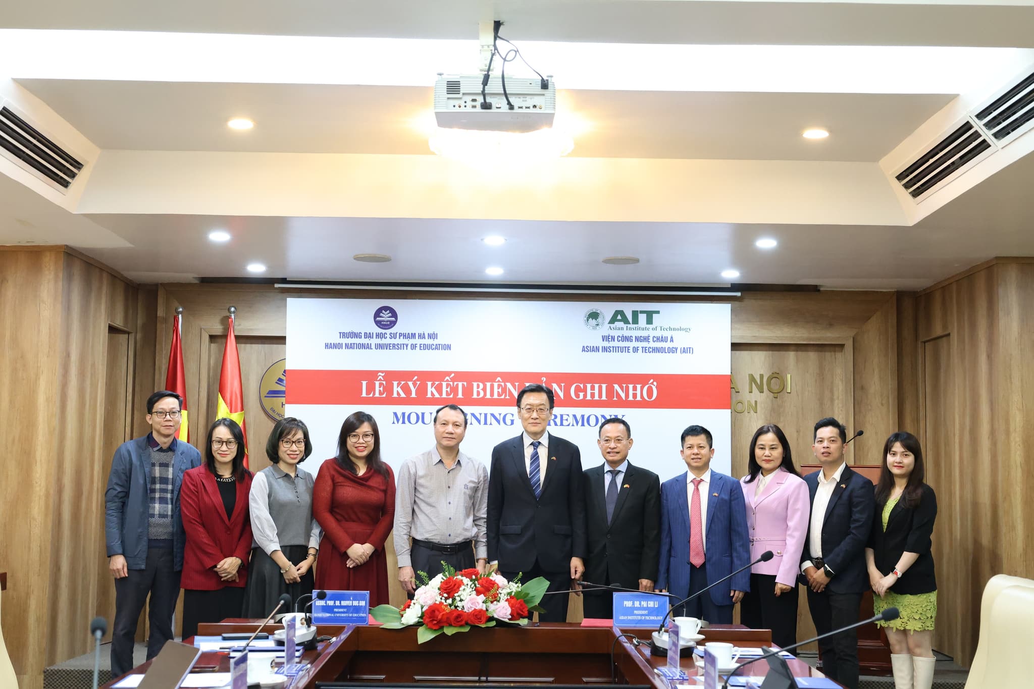 Lễ ký kết Biên bản Thỏa thuận Hợp tác giữa Trường Đại học Sư phạm Hà Nội và Viện Công nghệ Châu Á (AIT), Thái Lan