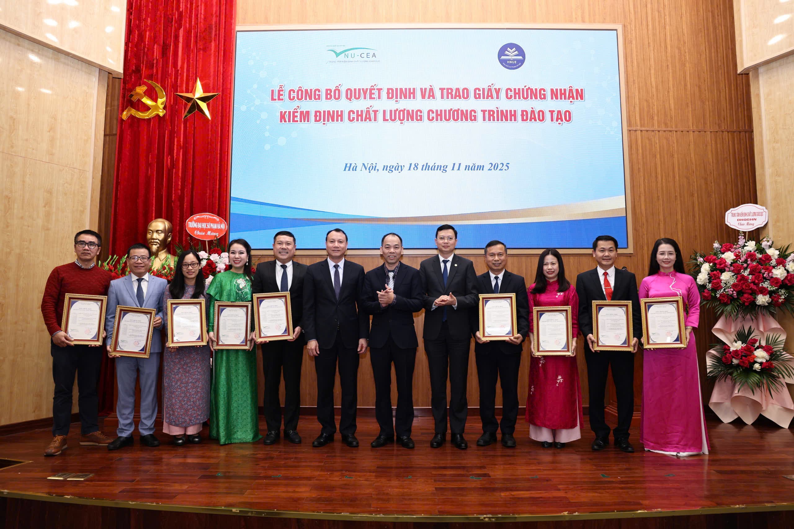 Lễ công bố quyết định và trao giấy chứng nhận kiểm định chất lượng giáo dục cho 06 chương trình đào tạo của Trường Đại học Sư phạm Hà Nội