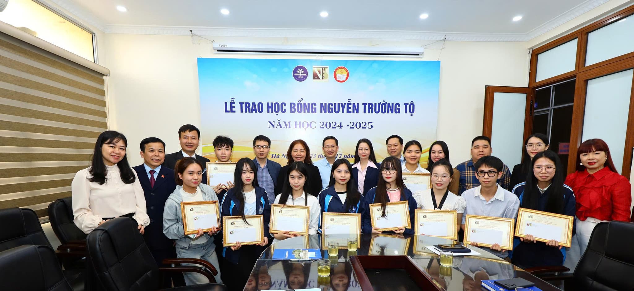 Trao học bổng Nguyễn Trường Tộ lần thứ 16 cho sinh viên Trường Đại học Sư phạm Hà Nội năm 2025