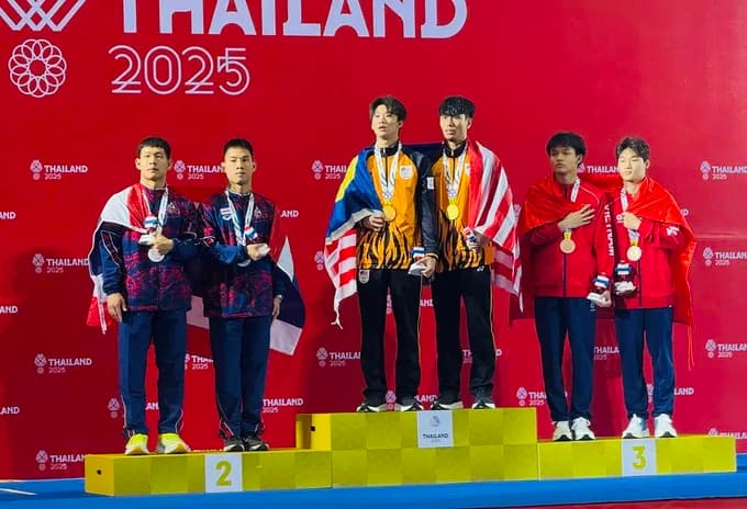 Lễ khen thưởng hai sinh viên Trường Đại học Sư phạm Hà Nội đạt thành tích xuất sắc tại Đại hội thể thao Đông Nam Á lần thứ 33 (Seagames 33) tại Thái Lan