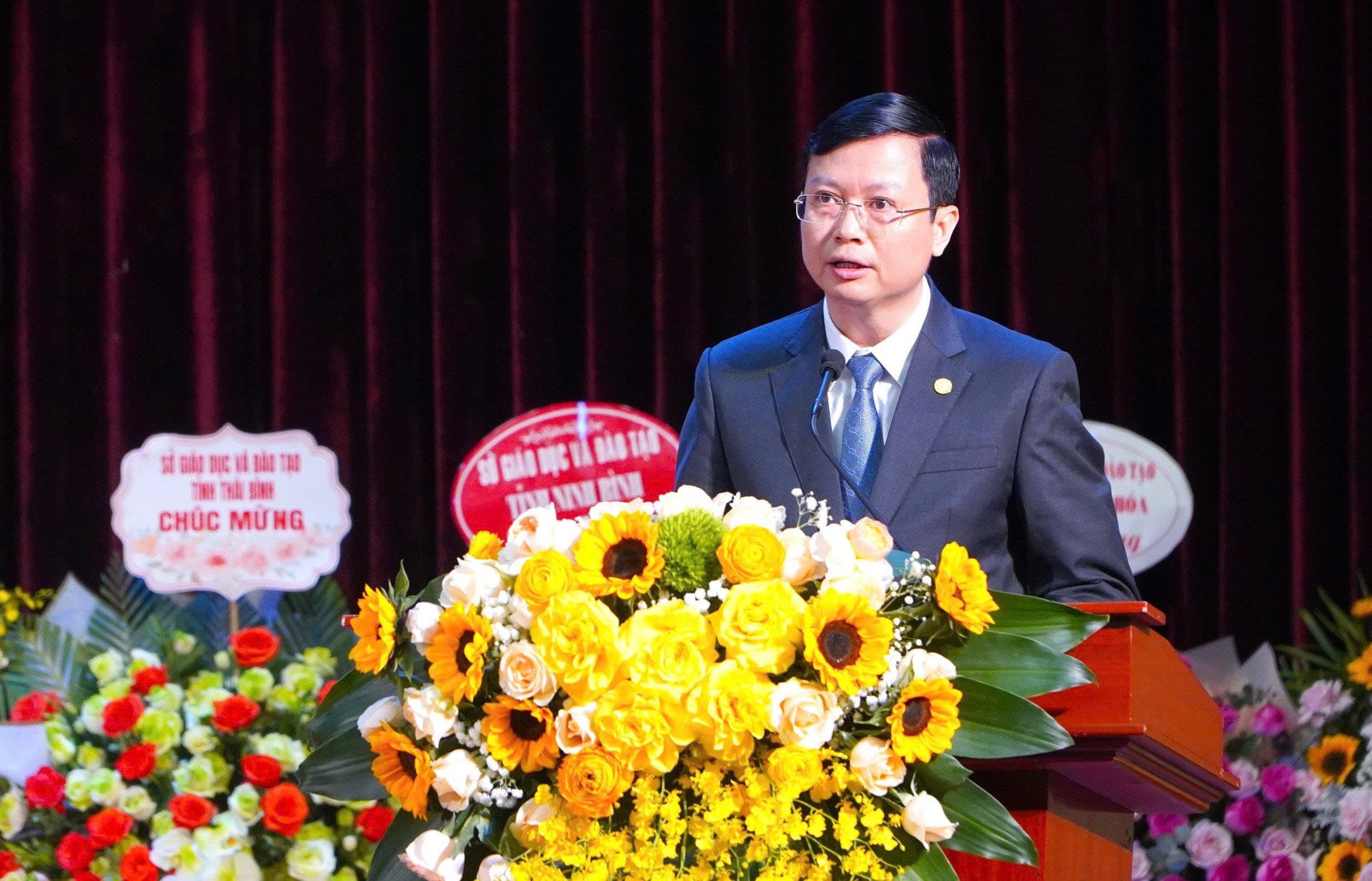 PGS.TS Nguyễn Văn Hiền – Bí thư Đảng ủy Trường Đại học Sư phạm Hà Nội được bổ nhiệm giữ chức Giám đốc Sở Giáo dục và Đào tạo Hà Nội