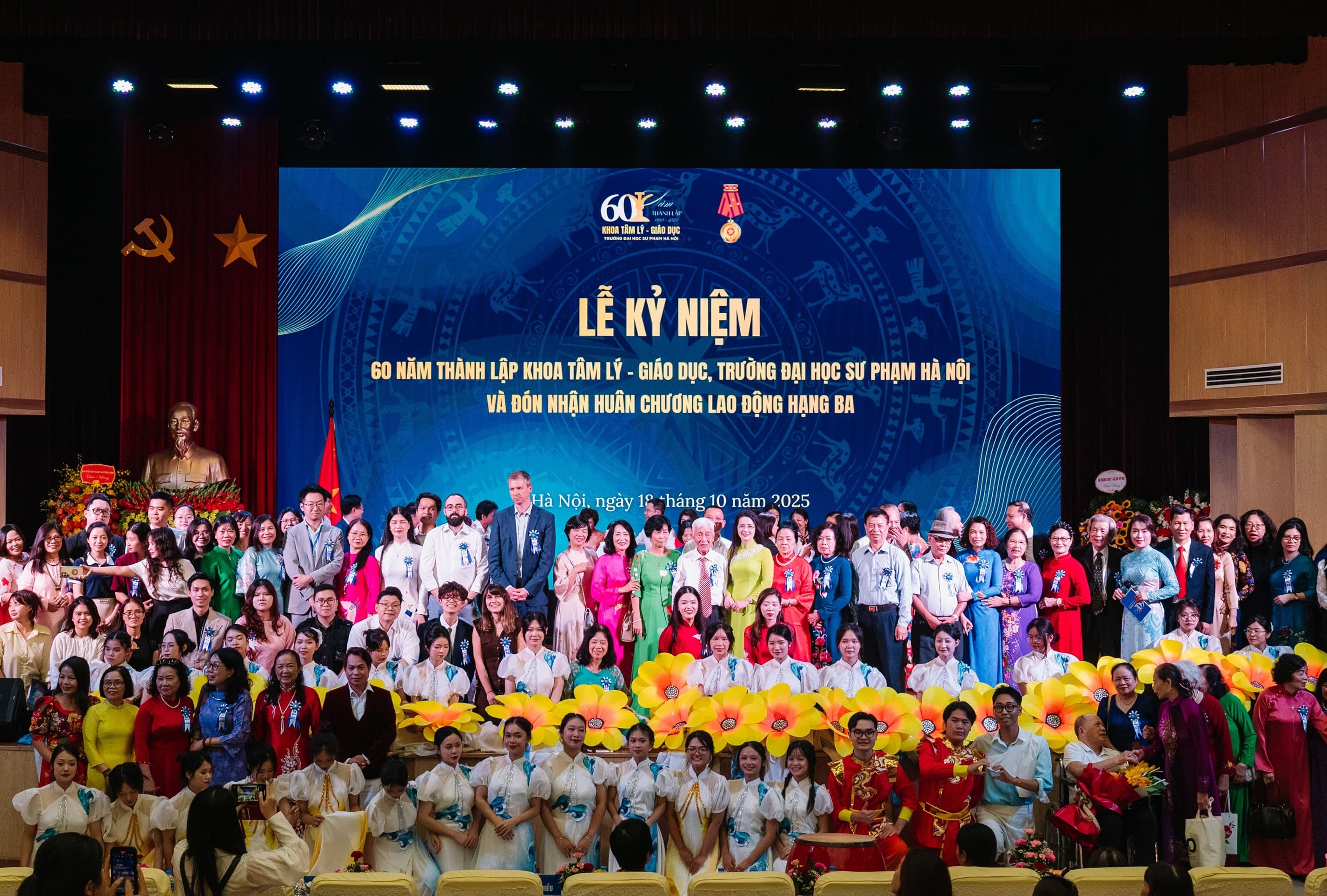 Khoa Tâm lý Giáo dục, Trường Đại học Sư phạm Hà Nội vinh dự đón nhận Huân chương Lao động hạng Ba nhân dịp kỷ niệm 60 năm thành lập khoa