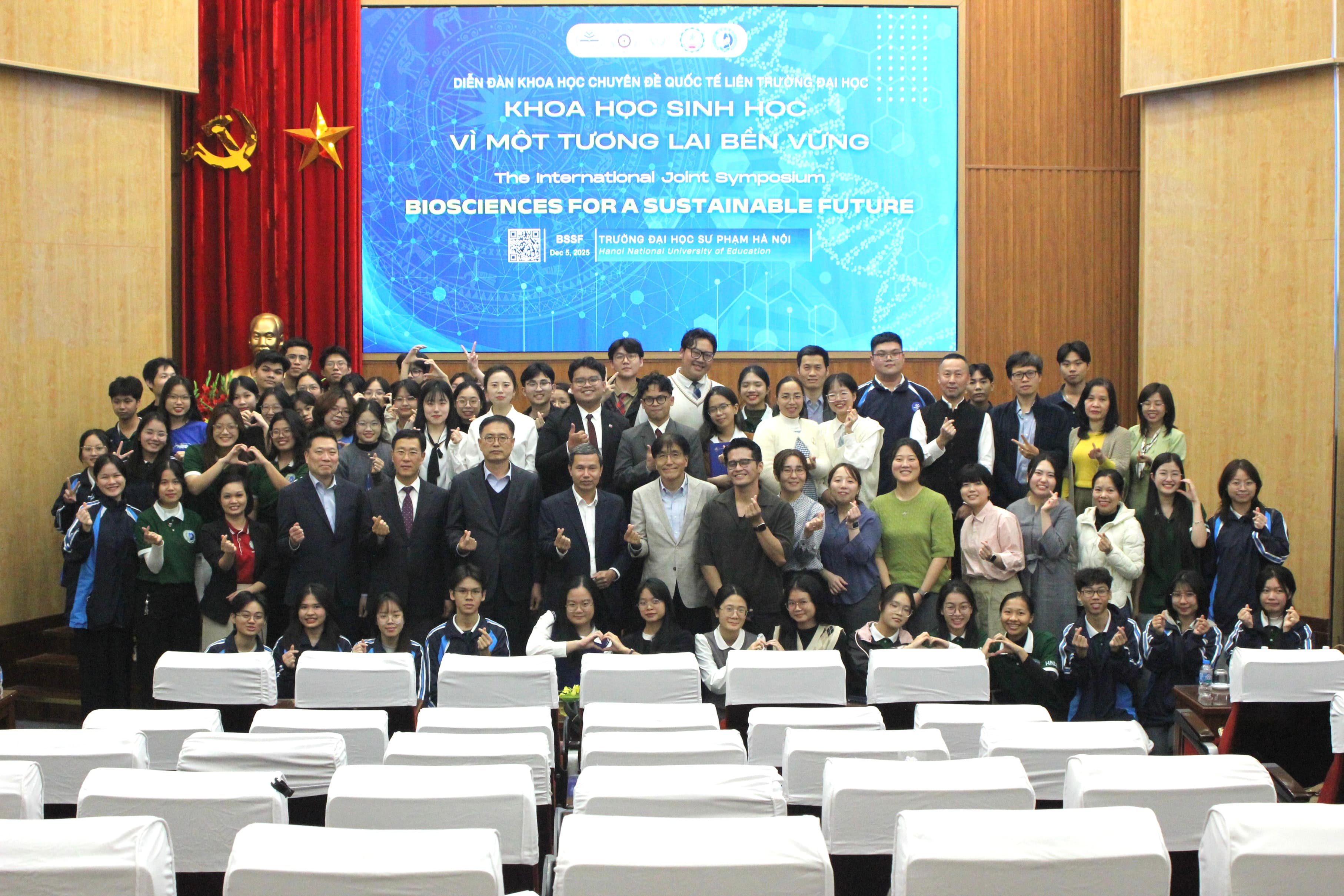 Diễn đàn khoa học chuyên đề quốc tế giữa 4 trường đại học với chủ đề Khoa học Sinh học vì một tương lai bền vững lần thứ nhất được tổ chức thành công tại Trường Đại học Sư phạm Hà Nội